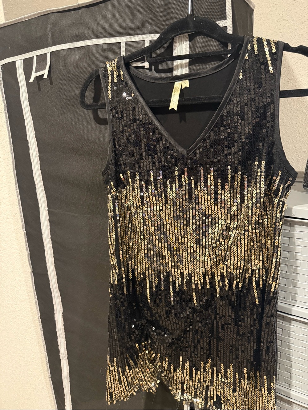 Sequin V-Neck Sleeveless Party Dress - Black & Gold